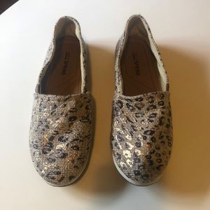 Slip on leopard flats